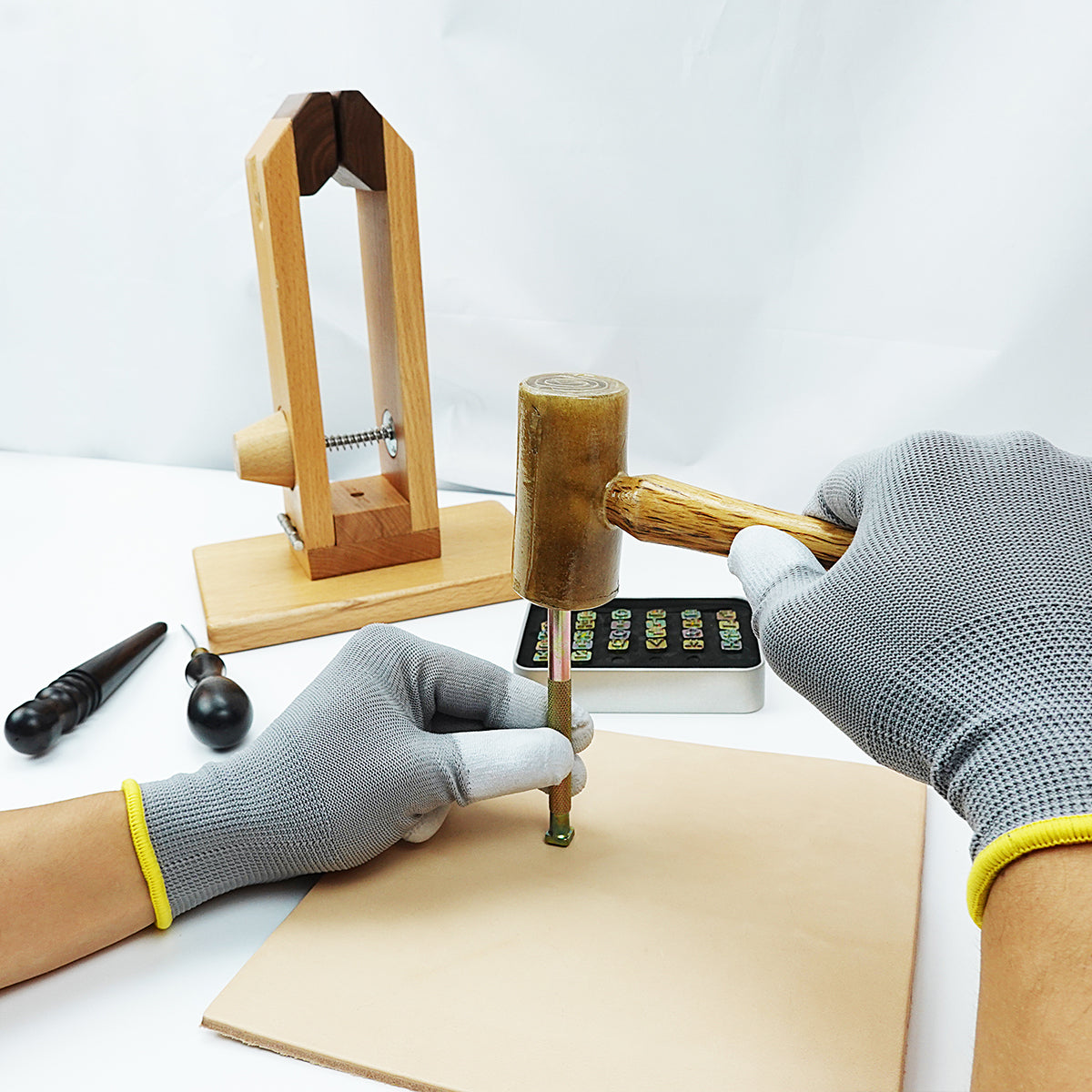 BESTNULE 27pcs Leather Stamps, Leather Stamping Kit, Leathercraft Stamping Tool Set, 26PCS Capital Letter Leather Stamps 6mm + 1 Stamping Handle for Leather Craft